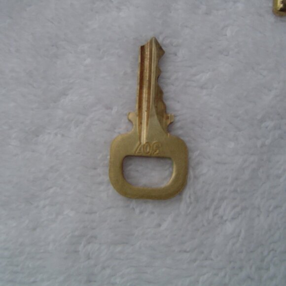 AUTHENTIC LOUIS VUITTON GOLD PADLOCK WITH KEY #307 - Picture 9 of 13